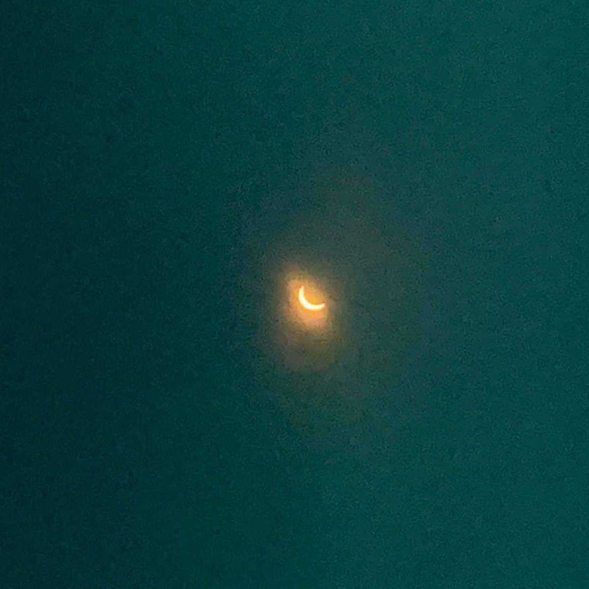 Laniakea_Astro's tweet photo. Foto del eclipse que me mandó un amiguito chileno :)! ✨
#EclipseSolar2020 https://t.co/fA2SNkBUY2