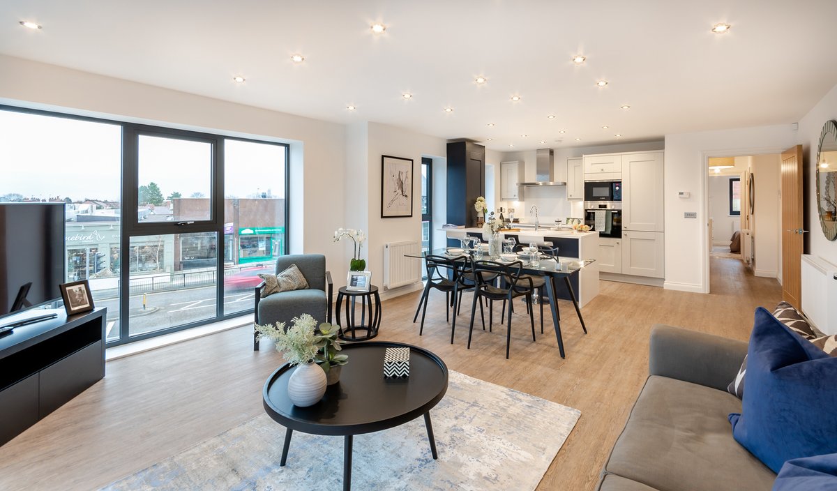 BlueoakEstates's tweet image. Really pleased to offer this truly exceptional apartment scheme in the centre of Heswall, perfectly situated for access to local amenities. Sandstone House is immaculately presented. See for yourself... here are the first photos of our fully furnished show unit! 🌟