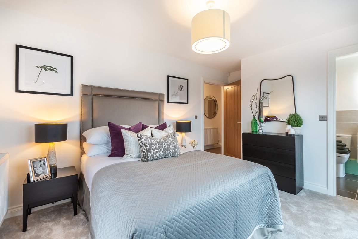 BlueoakEstates's tweet image. Really pleased to offer this truly exceptional apartment scheme in the centre of Heswall, perfectly situated for access to local amenities. Sandstone House is immaculately presented. See for yourself... here are the first photos of our fully furnished show unit! 🌟
