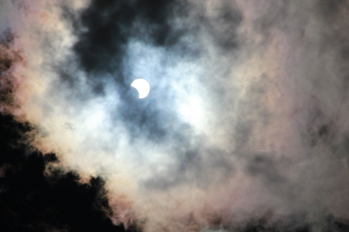 Antonios15a's tweet photo. #EclipseSolar2020
Em outros lugares/ no nordeste, calor da miséria https://t.co/f6xEp3KS5t