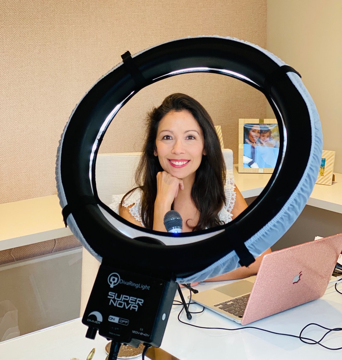 ElizabethKoraca's tweet photo. Video is one of the most effective elements in social media marketing.
Click the link and check out my video training services.
https://t.co/5FX6fQf7DC
#careerhack #stayingmotivated #productivityhacks #careercoach #socialmediavideos #igtvvideos #videoprep https://t.co/pEEXc86AD6