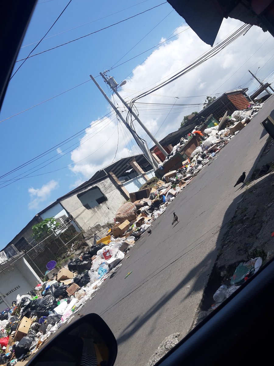 hector_507's tweet photo. @AAUD_Panama @NitoCortizo @MINSAPma demaciada basura en la calle el tanque esta super lleno El Poderoso de torrijos carte https://t.co/eUUIHOhdH2