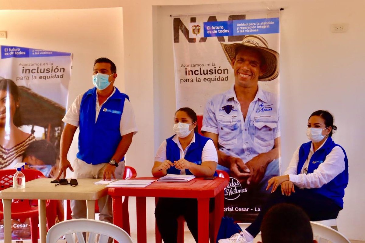 UnidadVictimas's tweet photo. La @UnidadVictimas sensibiliza a la comunidad y Comité de Impulso del Sujeto de Reparación Colectiva #Poponte en #Chiriguaná, acerca de las bondades por la entrega oficial de la Tienda Comunitaria y Salón Comunal. #UnidosPorLasVictimas https://t.co/9BgcHAxVqS