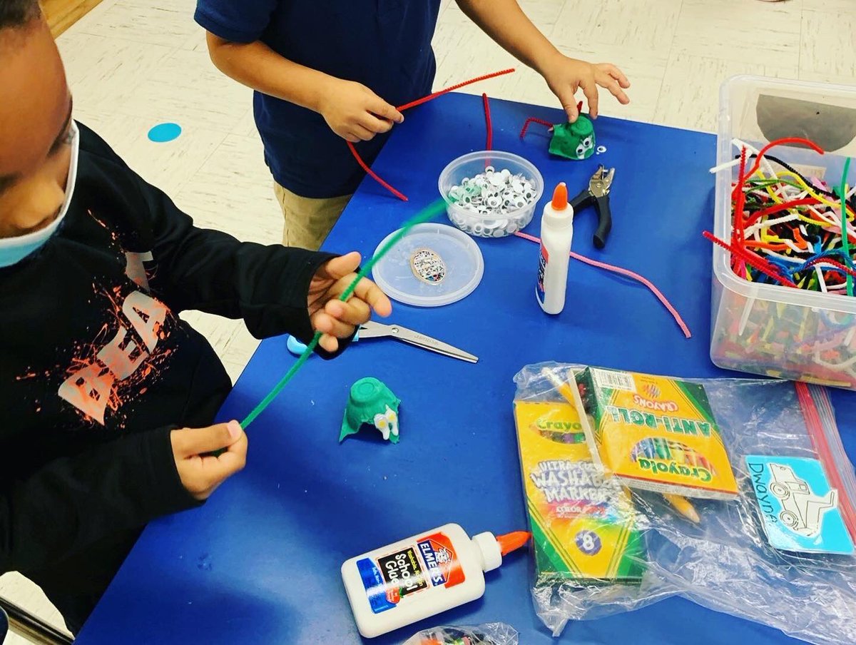 LenoraBSmithES's tweet photo. Pre-K learning about a frogs life cycle! 🤩🤩🤩 #lbs #educatedgators #mdcps @MDCPS https://t.co/yZ3vX20zQl