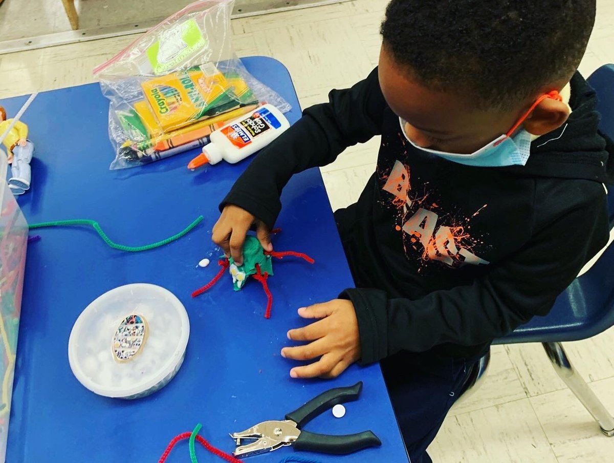 LenoraBSmithES's tweet photo. Pre-K learning about a frogs life cycle! 🤩🤩🤩 #lbs #educatedgators #mdcps @MDCPS https://t.co/yZ3vX20zQl