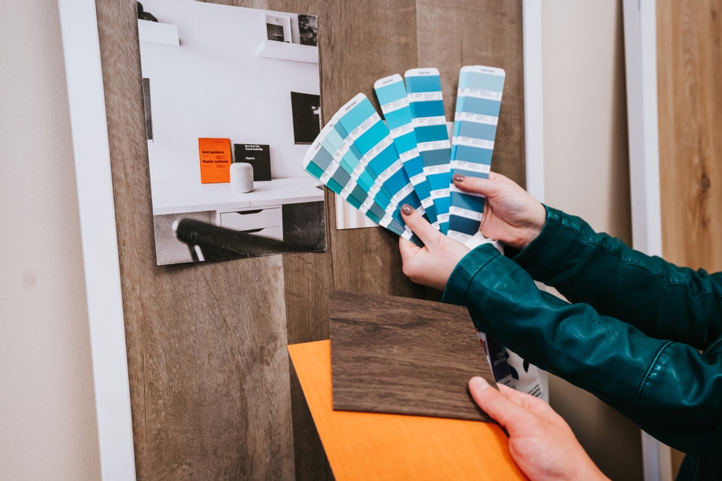 ParterreFloor's tweet photo. "There's a reason we don't see the world in black and white" - Celerie Kemble 🧡 #lvt #lvtdesigns #flooring #commercialflooring #commercialdesign #interiordesign #floorinspo #colorsinpo #parterre https://t.co/H7aDraGFCS
