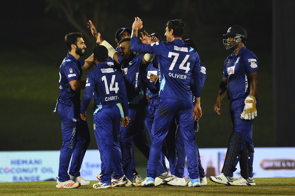 DanuskaAravinda's tweet photo. Hasaranga’s magic Spell and Shinwari’s two Run - outs give Stallions to 37 Run victory over Viiking 

Stallions - 165/9 (20) 

Viiking - 128/10 (19.1) 

🏏 @NiroshanDikka 29 (18)
🏏 @upultharanga44 33 (39) 

⚾️ @Wanindu49 15/3 (4)
⚾️ Asalanka 7/1 (1) 

#LPL2020 #SF2 #DVvJS https://t.co/jg67ECxbT4