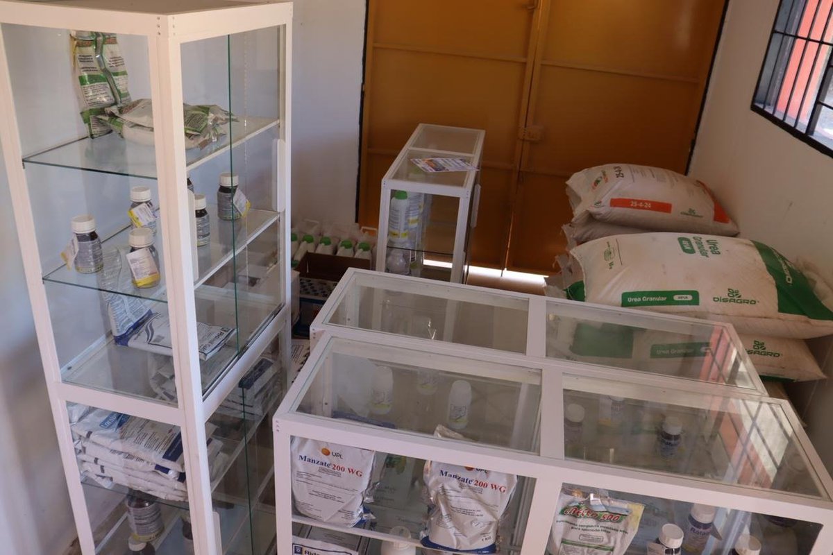 UnidadVictimas's tweet photo. En $410 millones está avaluada la construcción del Salón Comunal y Tienda Comunitaria que entregó hoy @UnidadVictimas al SRC #Poponte en #Chiriguaná #Cesar; así como dos mobiliarios, uno escolar y de cocina para la Institución Educativa, por $90 millones. #UnidosPorLasVíctimas https://t.co/Yz6y5PuNx2