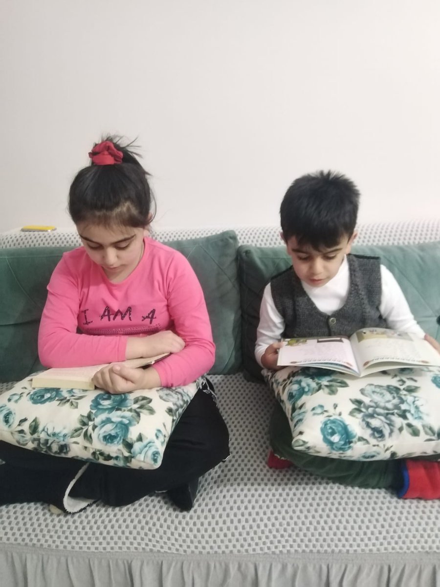 bhpoo25's tweet photo. #ErzurumErbaplaOkuyor
Bir kitap, içimizdeki donmuş denize indirilmiş bir baltadır

@ziyaselcuk
@skaygusuz
@AGazioglu25 https://t.co/NCAEeXHGwb