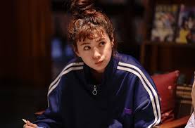 Goo Se-ra (Nana, Into The Ring). Gobsmacked by how much I loved this bimbo––yes, bimbo. Her biggest success is accidental. She has to have her job explained to her. She's a broke drifter who gets by on sheer self-confidence and sheer decency. You have to love her. Outstanding.