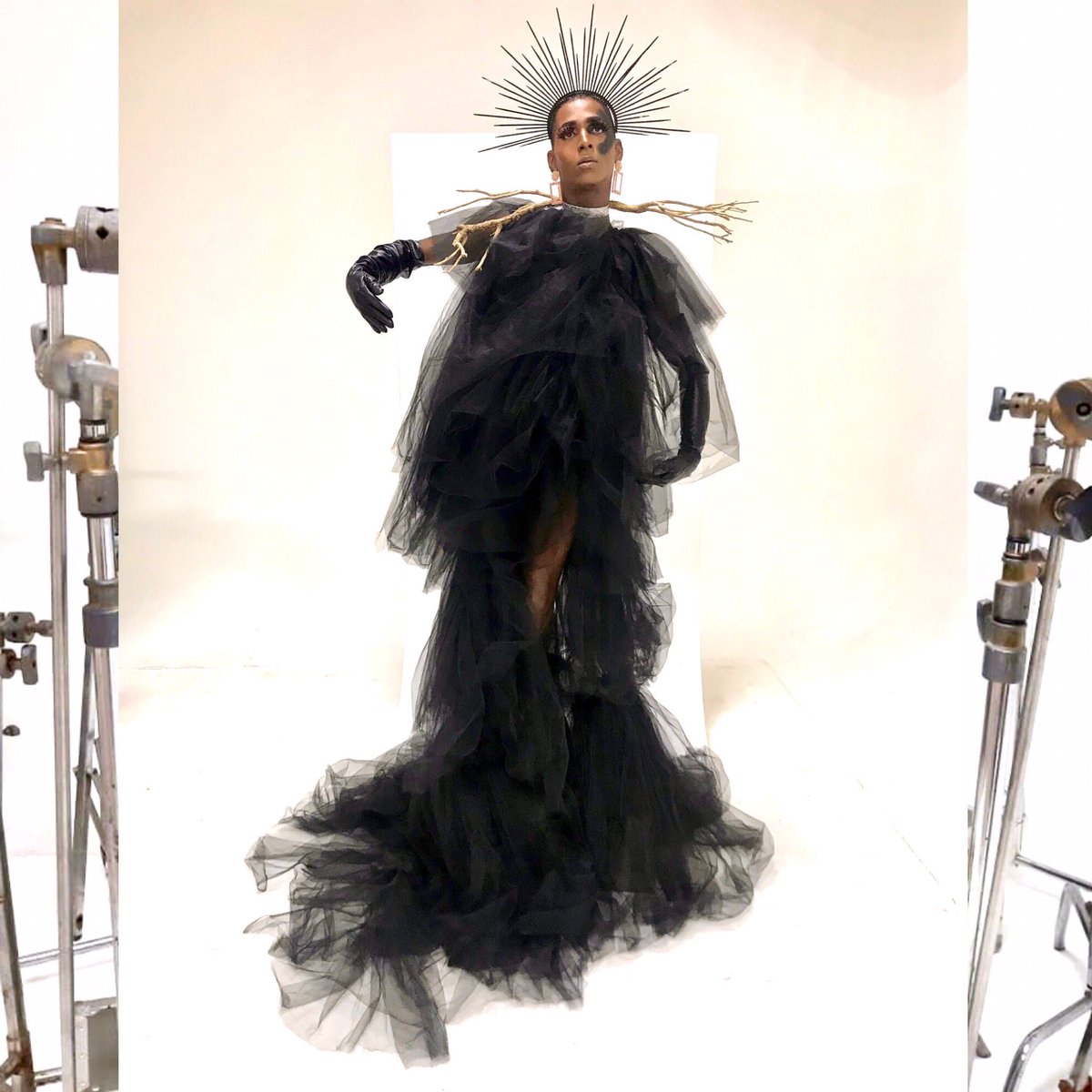 EmaniTheStylist's tweet photo. •so happy to be apart of CatapultArts Grants..... Thank you for letting me share whats been keeping me Creative during this this pandemic. #Catapultday @catapultartscarib
Look 1, BlackDiamond
Creative Director/ Style @EmaniElRoi
Creative Assistant/Model @Kyym_Savage https://t.co/t5jdyjBHua