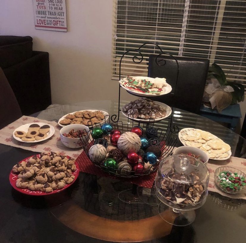 ashley_holle's tweet photo. @CBCookingClub_ yesterday was our annual cookie baking/ candy making day! It’s one of my favorite holiday traditions and I’m so glad we were able to do it this year 🍪🎄❤️ https://t.co/aP3lb2oJL5