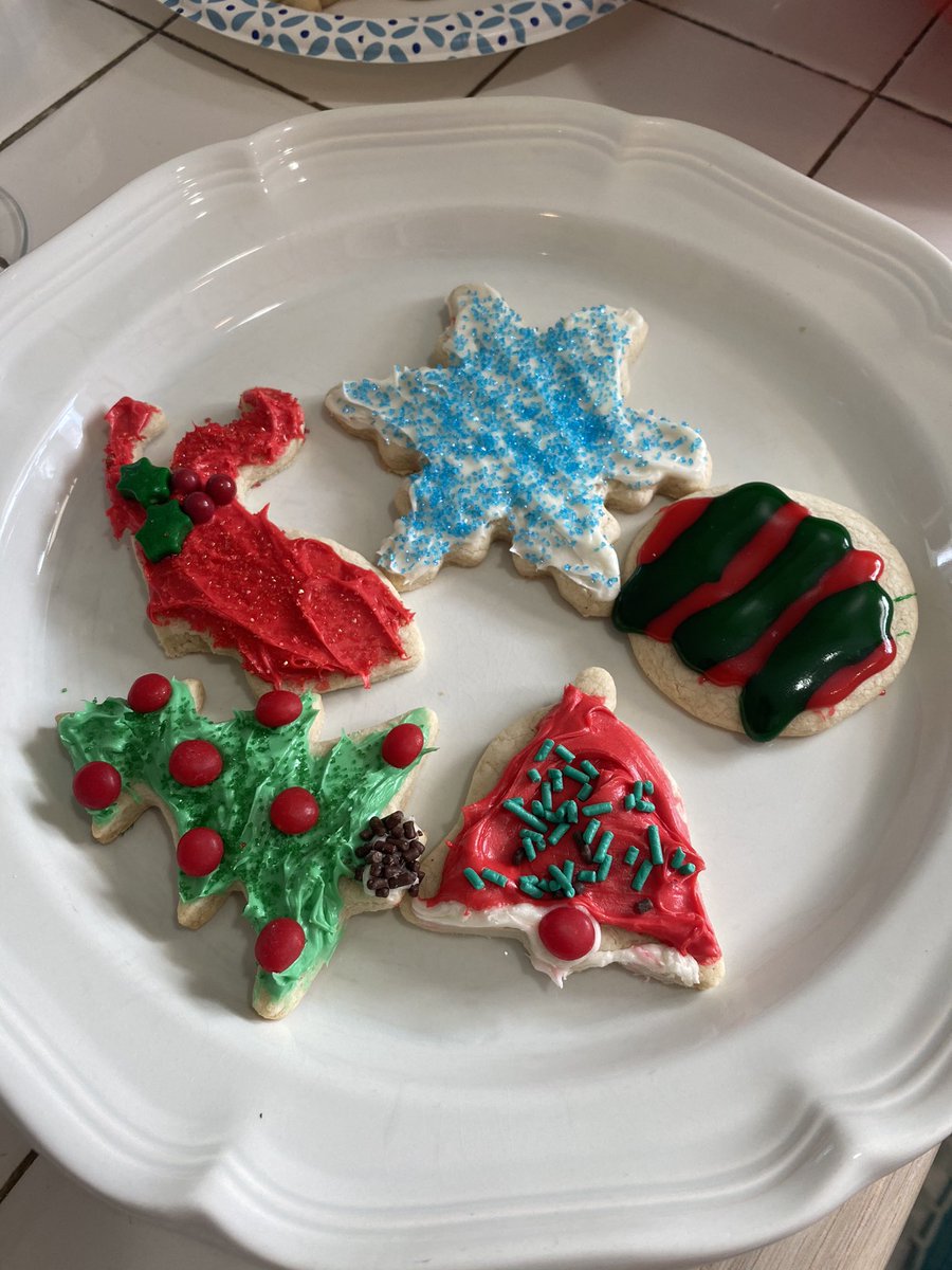 ashley_holle's tweet photo. @CBCookingClub_ yesterday was our annual cookie baking/ candy making day! It’s one of my favorite holiday traditions and I’m so glad we were able to do it this year 🍪🎄❤️ https://t.co/aP3lb2oJL5