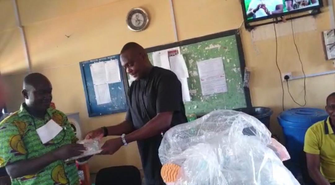 KwamenaMinta's tweet photo. Myself together with Cape Coast NDC executives made a donation to Cape Coast Technical University and The Academy of Christ the King SHS . 1/2 https://t.co/IaE43FcwNA