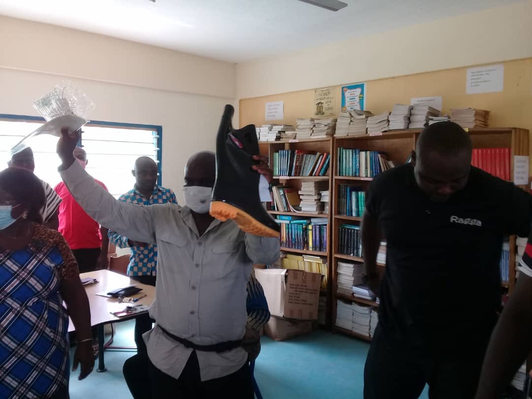 KwamenaMinta's tweet photo. Myself together with Cape Coast NDC executives made a donation to Cape Coast Technical University and The Academy of Christ the King SHS . 1/2 https://t.co/IaE43FcwNA