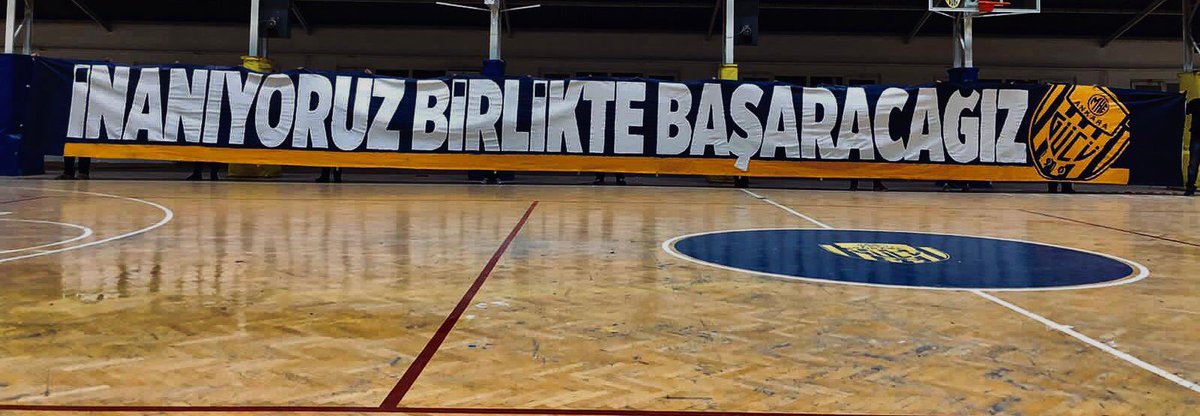 1910Yenidogan's tweet photo. Ankaragücü için gereken mücadeleyi sonuna kadar vereceğiz...Biz arma uğruna gece gündüz demeden emek vermeye devam edeceğiz. Hatay maçı için hazırladığımız pankartımız ve sözleriyle gereken mesajı verdiğimizi düşün��yoruz. Adaletide beraber arayarak başaracağız ! 
#Adaletİstiyoruz https://t.co/F57R87pxZ8