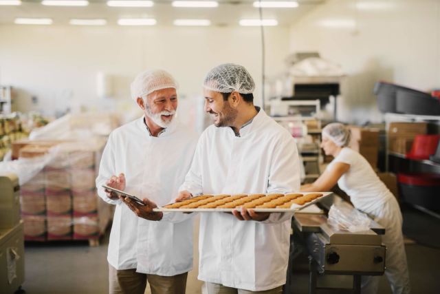 LeroyRocha's tweet photo. In this podcast, hosts Jon Aidukonis and Gene Marks, along with SNACKLINS® founder, Samy Kobrosly, discuss how business owners can capitalize on the recent developments in both the food manufacturing and distribution industries during COVID-19. Listen... https://t.co/y2UzUBryUe https://t.co/GKUx7NliAF