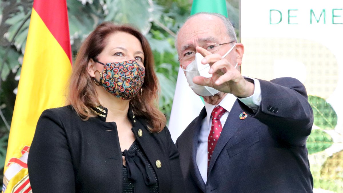 CarmenCrespoPP's tweet photo. El futuro de #Andalucía pasa por cuidar el #MedioAmbiente 🌤️ proteger la #biodiversidad 🐾 hacer un uso eficiente de los recursos hídricos 💧 impulsar la #economíacircular y combatir el #CambioClimático 🌍 Los Premios Medio Ambiente #PAMA20 reconocen el esfuerzo de la sociedad https://t.co/GkB80fhCBK