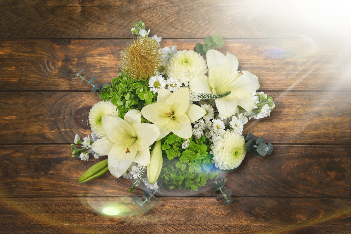 Mondays are better with flowers! ❄🌲💐 #mondaymotivation