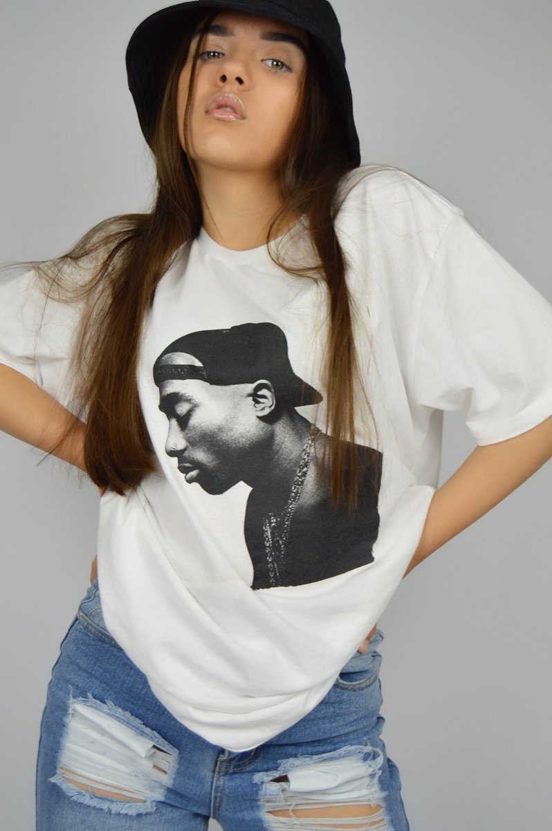 LamissahB's tweet image. MONDAY SETS 
   THE TONE 
FOR THE WEEK.

BE A BEAST TODAY 🖤

@OfficialPLT 

#plt #prettylittlething #2pak #tupac #tshirt #buckethat #fashion #fashionstyle #fashionblogger #Blogger #Influencer #style #fierce #actor #actress #castingdirectors #inspo #icon #photooftheday #Stylish