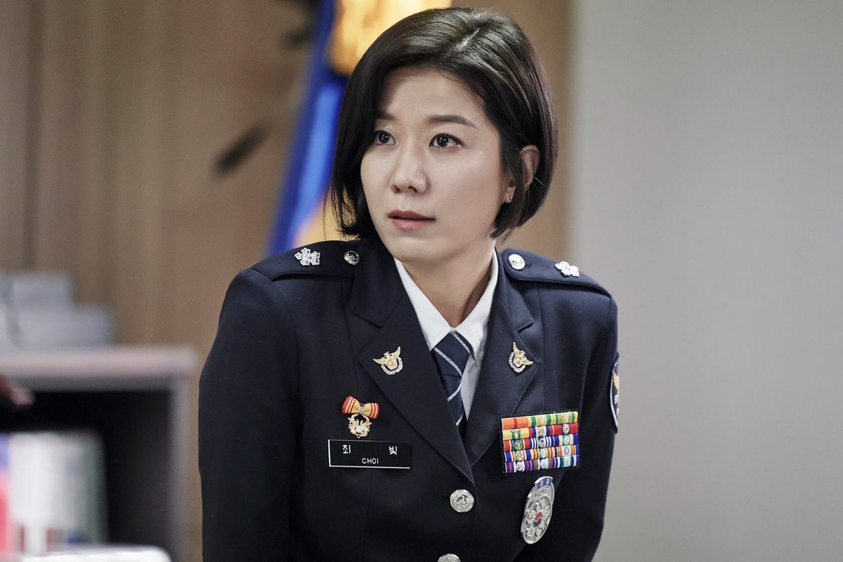 Han Yeo-jin & Choi Bit (Bae Doona & Jeon Hye-jin, Stranger 2). No relationship affected me more than theirs. Ppl said this season was less affecting than the first, but Bit & Yeo-jin are an *improvement* on the big dramatic mentor-disciple problem in #1. Two greats.