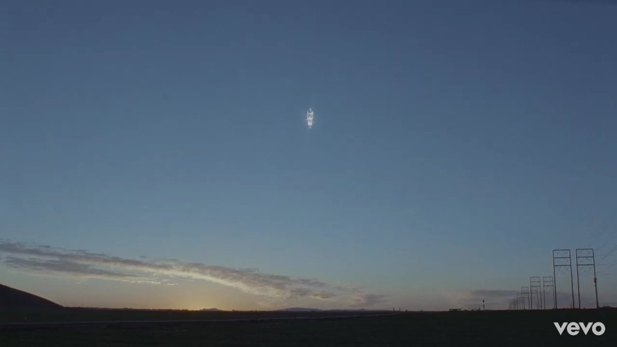 sderdaz's tweet photo. díganme q esto no es un cierre de era xq me cortó la yugular #StargazingMusicVideo https://t.co/DFIJiXlmHB