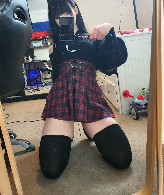 The_Bunny_Doll's tweet photo. Retweet if you think goth trans girls are cute and valid 💕 https://t.co/J65Oz0H8yU