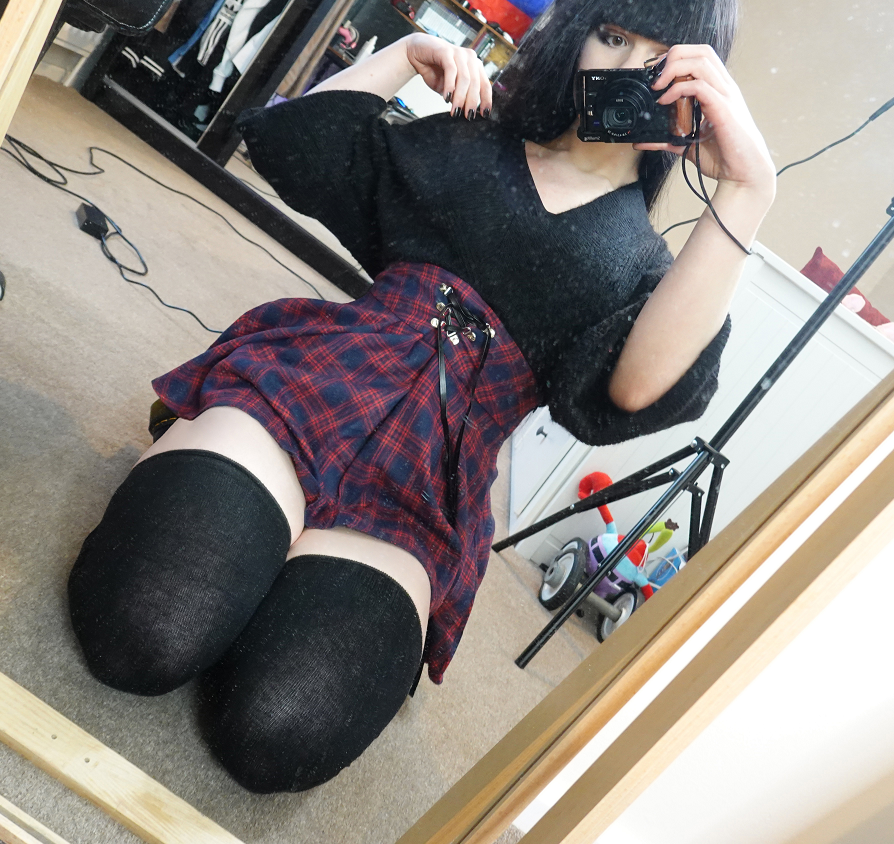 The_Bunny_Doll's tweet photo. Retweet if you think goth trans girls are cute and valid 💕 https://t.co/J65Oz0H8yU