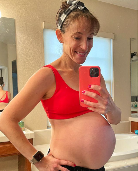 #35weekspregnancy. Have you thought about "tapering" prior to birth? Similar to prepping for a marathon, adjusting your #pregnancyworkouts in the third trimester is a great adjustment to your routine.