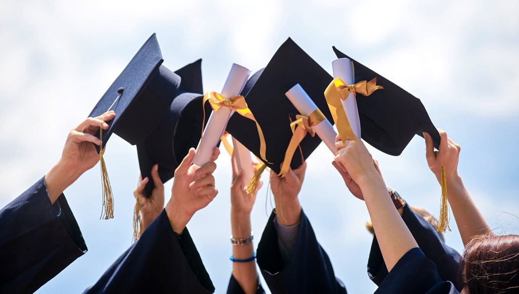 Congratulations to those who graduated over the weekend, especially to our VP <a href="/ehow_tx/">Elizabeth 🐺</a> and our treasurer Ashley! 💜
