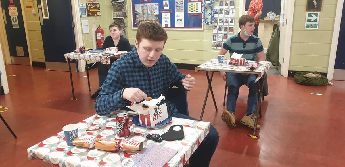 KentArmyCadets's tweet image. Basic and 2* cadets getting into the Christmas spirit at #Gillingham detachment