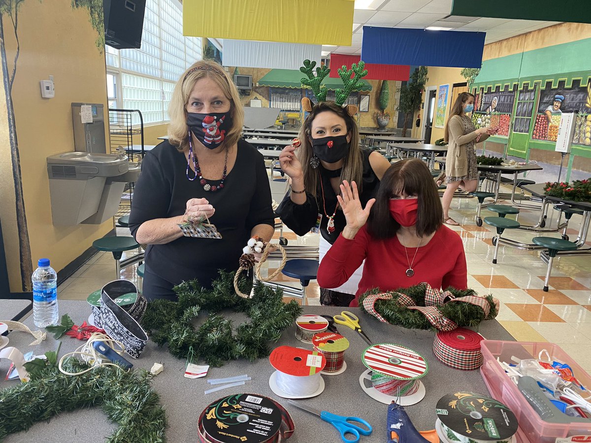 MacfarlanePkIB's tweet photo. More pics of our staff wreath making this afternoon! Such a fun way to celebrate together and get creative! @HillsboroughSch @AddisonGDavis @SDHCMagnet @KatieLStallings @MsBKinderClass @riveiro_denyse https://t.co/f3K49VLa3m