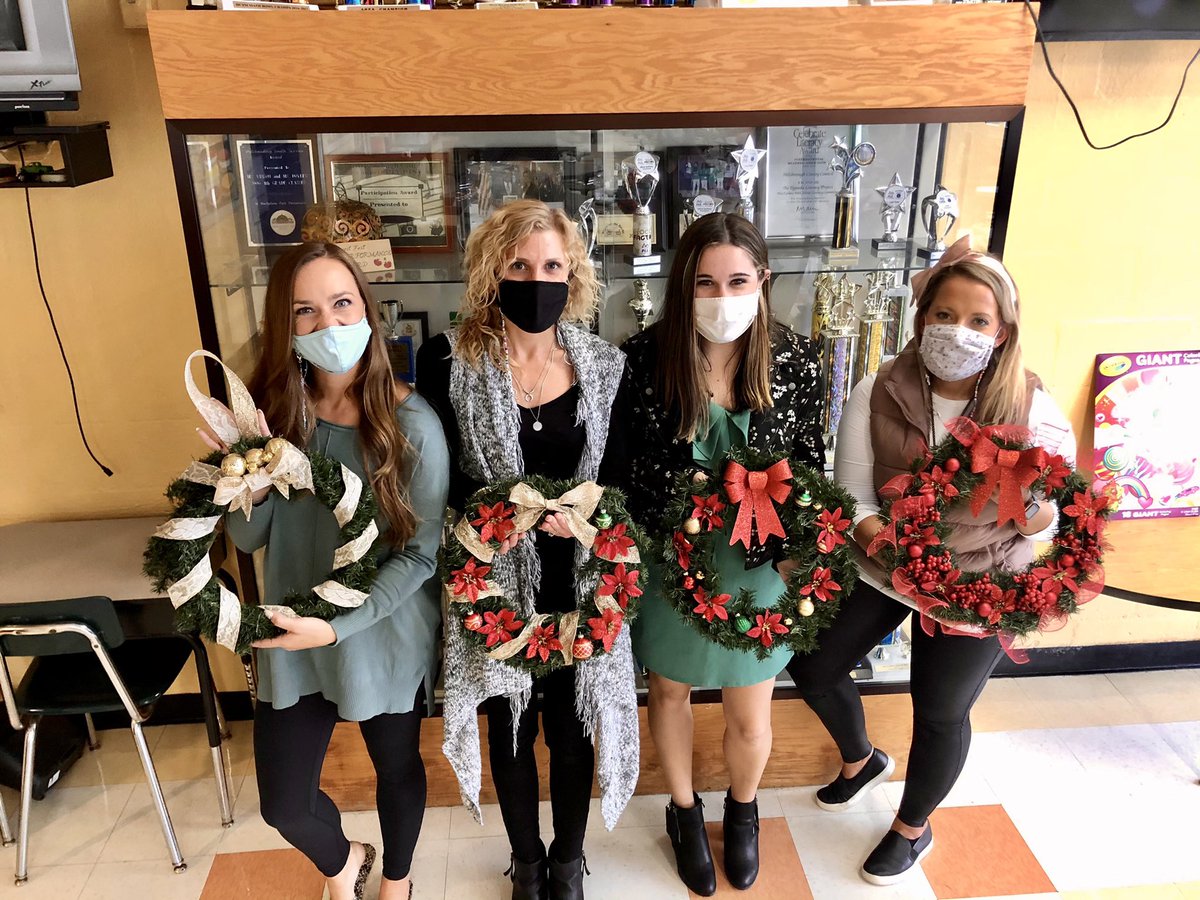MacfarlanePkIB's tweet photo. More pics of our staff wreath making this afternoon! Such a fun way to celebrate together and get creative! @HillsboroughSch @AddisonGDavis @SDHCMagnet @KatieLStallings @MsBKinderClass @riveiro_denyse https://t.co/f3K49VLa3m