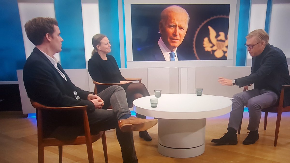 AdriaticHeart's tweet photo. @dr2deadline hvor er det pinligt, at man i DK ikke kan finde bedre analytikere af situationen i USA end dette. Og de kalder sig senior forsker og lektor? Det er for pinligt og det er ikke fair overfor seerne. https://t.co/tdG4wUpVhl