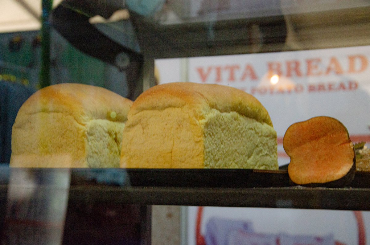carl_ltd's tweet photo. .#MadeinRwanda to the next level,we have to rely on our local ressources,#VITABREAD a sweet potato bread is a simple example,thx @RwandaTrade for the stand to showcase&amp;sell our #healthy bread at #Expo2020,Thanks Hon.minister @SorayaMHlive for stopping by &amp; your encouragement. https://t.co/rYHCkzYlvT