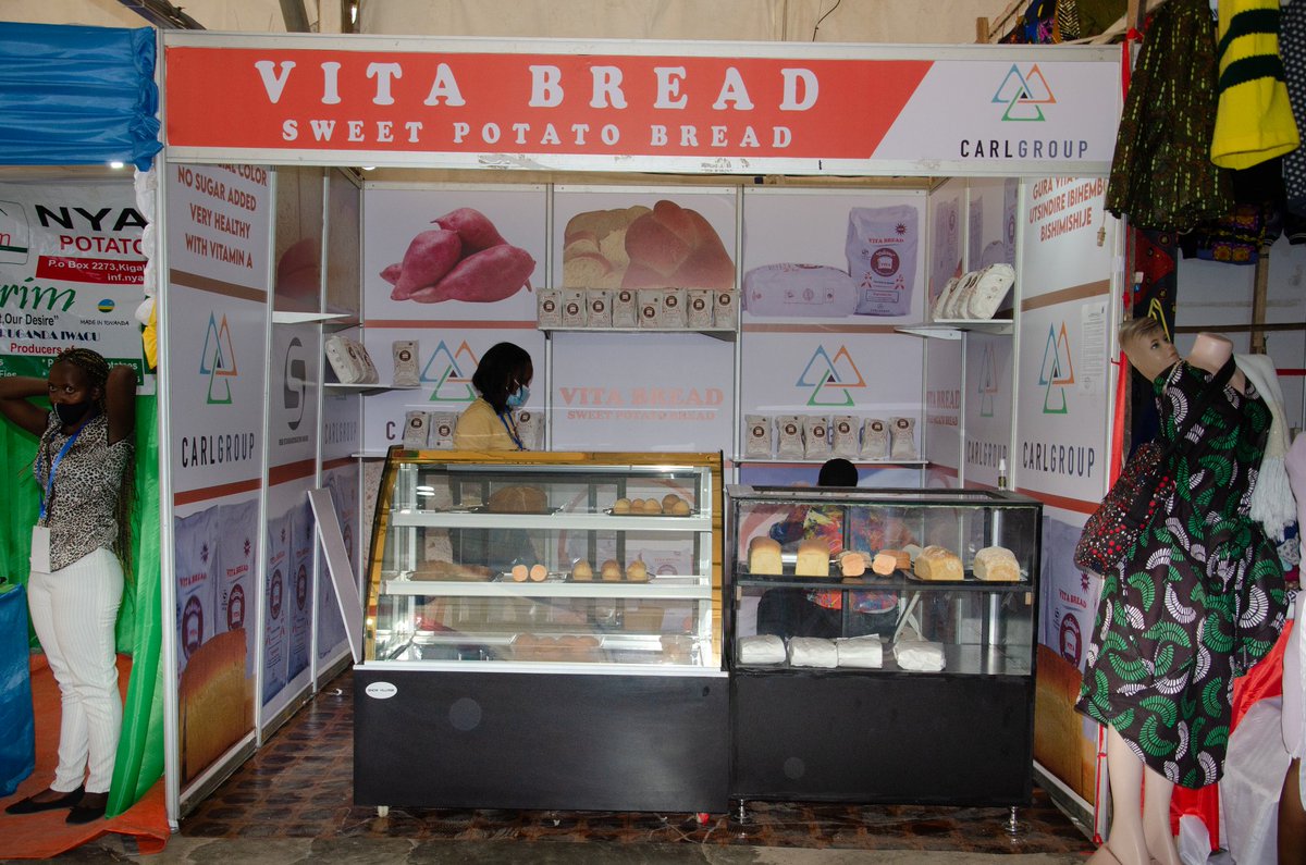 carl_ltd's tweet photo. .#MadeinRwanda to the next level,we have to rely on our local ressources,#VITABREAD a sweet potato bread is a simple example,thx @RwandaTrade for the stand to showcase&amp;sell our #healthy bread at #Expo2020,Thanks Hon.minister @SorayaMHlive for stopping by &amp; your encouragement. https://t.co/rYHCkzYlvT