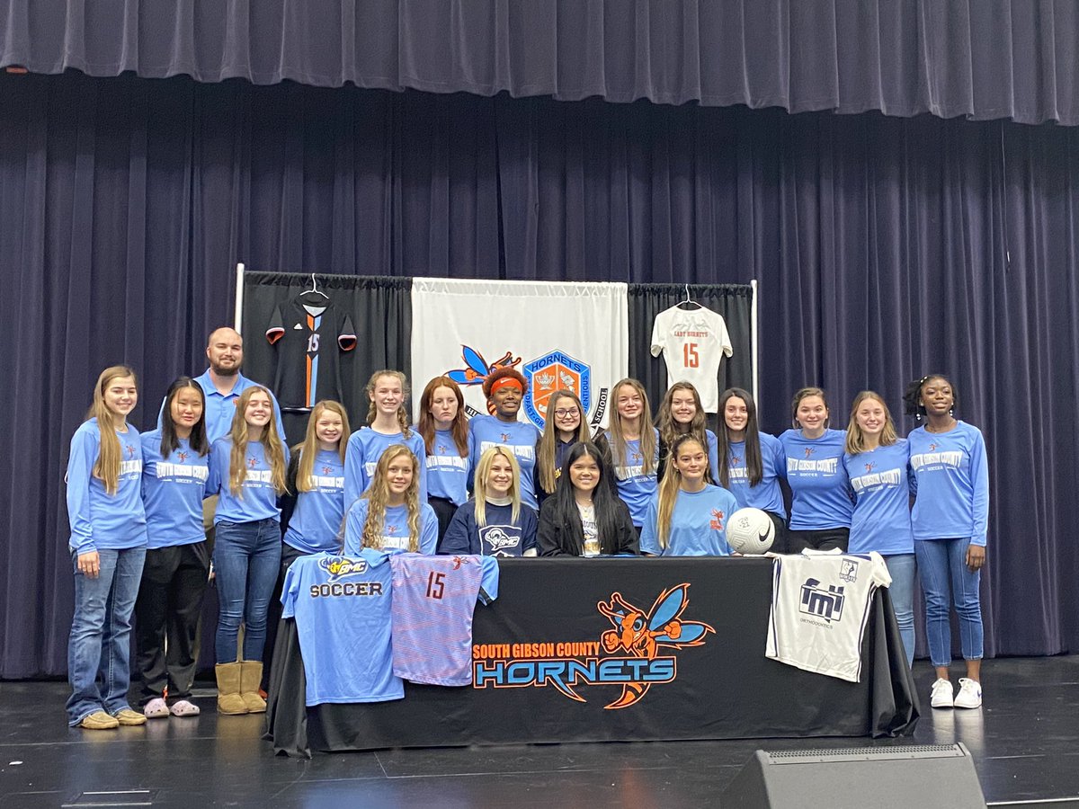SGCSoccer1's tweet photo. Happy for @sam_crews_13 and @gracieflowersss for signing to play at Blue Mountain today! Excited to see what they can offer at the next level! @BMC_soccer #FutureToppers #LadyHornet⚽️ #TheSisterhood https://t.co/l95KjWGeK5