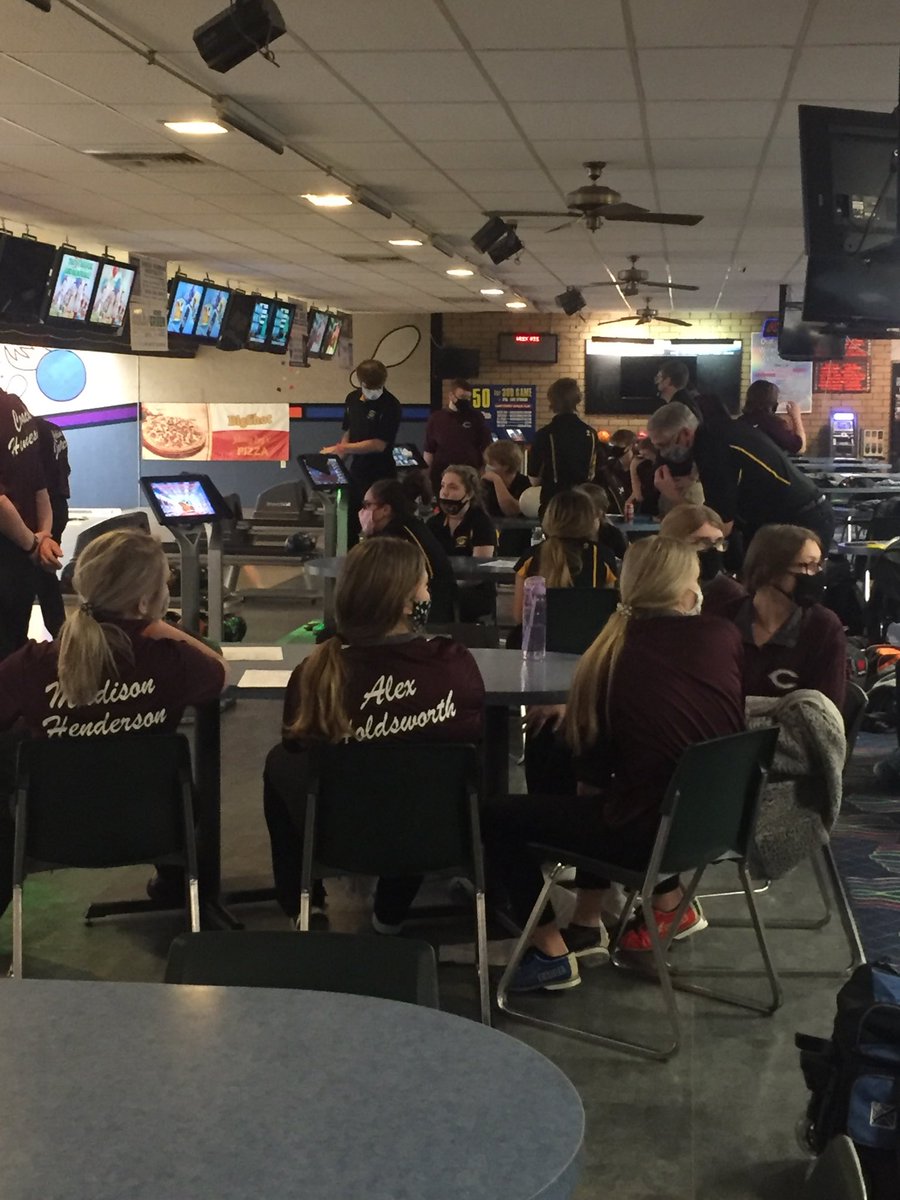 tkwapnioski's tweet photo. First bowling contest of the year for the @DiscovererWay Bowling Team as they take on the @fhstigersports. #AllStrikes https://t.co/CqJluObCUN