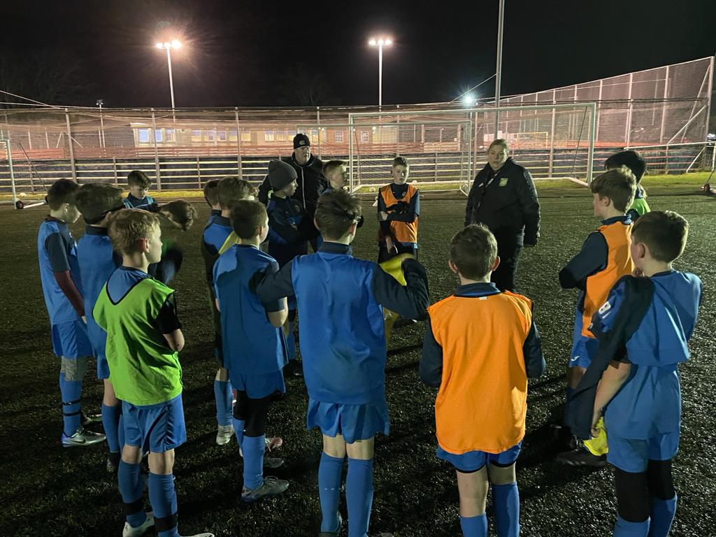 CoerverGillian1's tweet photo. Great session with @2008Rovers tonight working on Protecting the ball. Well done to all players @CoerverJoe @scotlandcoerver #championstarthere #thinkforward #playforward #protect #1touch #2touch https://t.co/A3N5cSKnx6