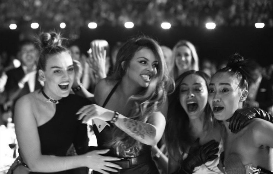 itzantonioql's tweet photo. No me encuentro bien, la foto lo dice todo #LittleMix #JesyNelson #jadethirlwall #perryedwards #LeighAnnePinnock https://t.co/UwklWpaT2X