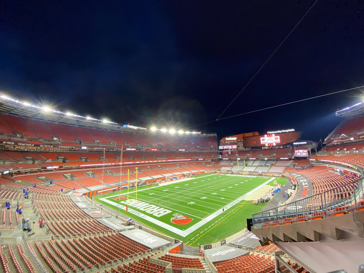 RuiterWrongFAN's tweet photo. Are you ready for some football? #Browns #Ravens #MNF https://t.co/Ofle1vuK64