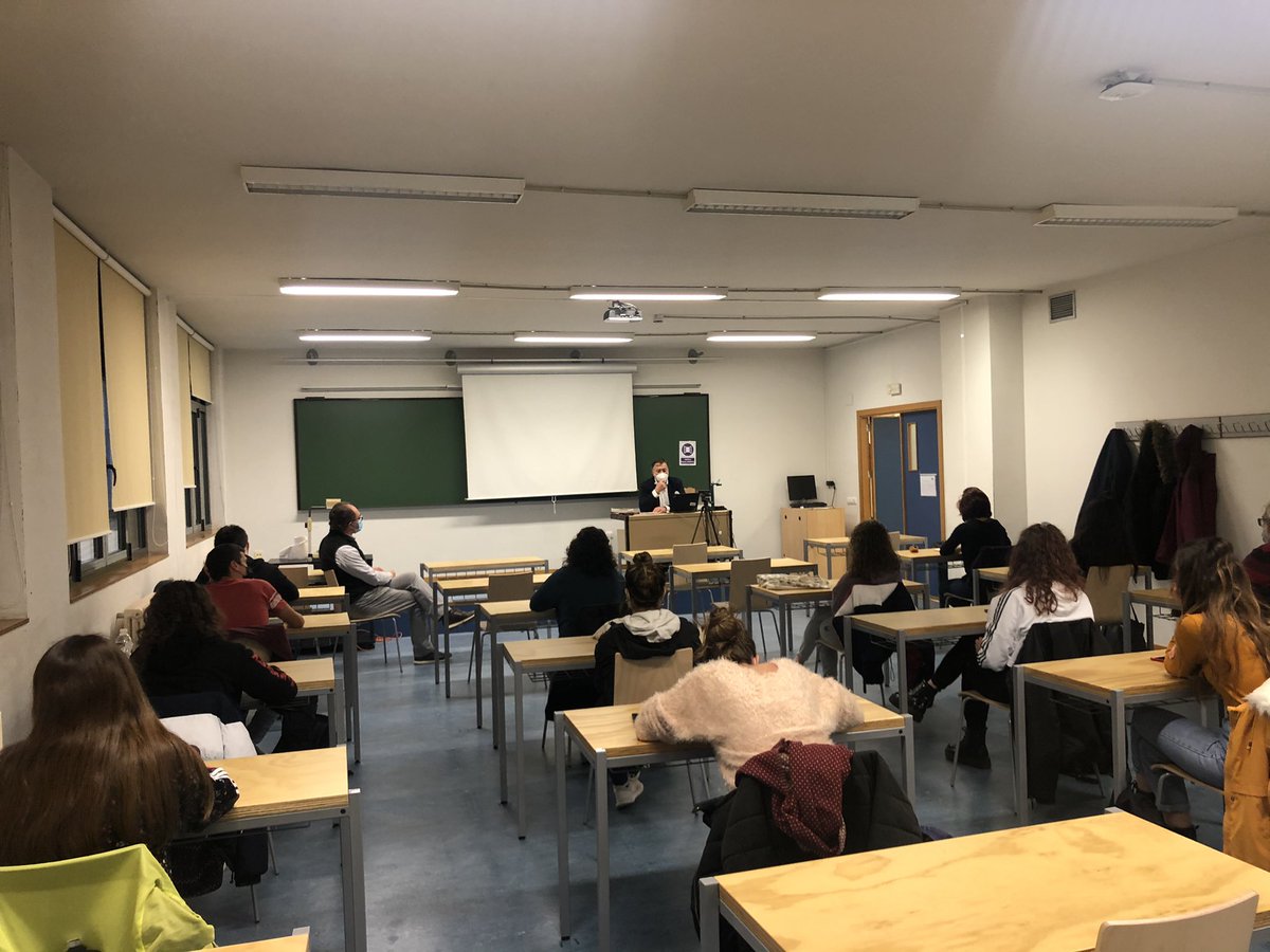 DarioDolz's tweet photo. Hoy he tenido la oportunidad de explicar a los alumn@s de 2° del Grado Educación Social cómo ha sido la experiencia de los Presupuestos Participativos como ejemplo de acción comunitaria. Muchas gracias al profesor Santiago Langreo. #Cuenca  #ParticipaciónCiudadana #CuencaDecide https://t.co/IkxJczcSZL