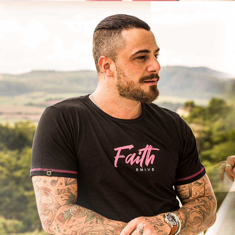 Emiveoficial's tweet photo. "FAITH BLACK" camiseta com costuras sobrepostas pink - estampa alto relevo. ⚡ https://t.co/2UQ9YHszNb