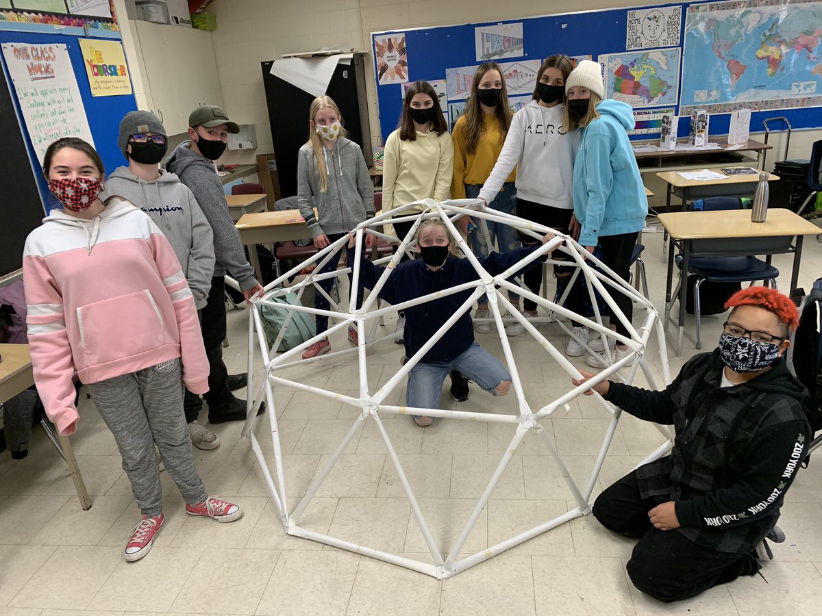 TosCentral67's tweet photo. We combined some geometry knowledge and some Grade 7 structures ideas and built geodesic domes today! @TosCentral67 @SCDSB_Schools https://t.co/bS74GwbhEE