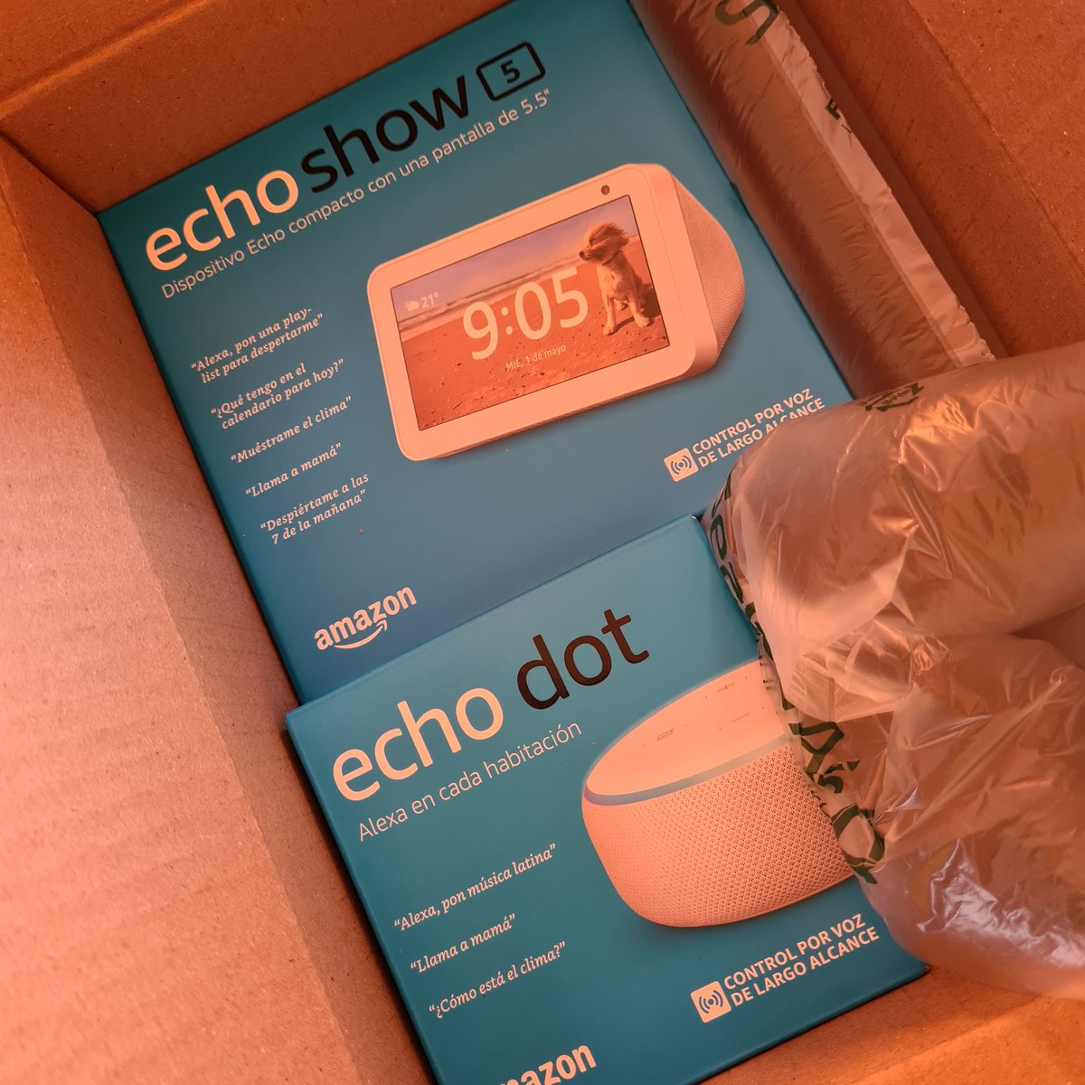 Pineda_Israel's tweet photo. Soy tan bueno recomendando tecnología que en casa pidieron más #geeklife #beardedgeek #amazon #echodot #echoshow https://t.co/nzWIxCYY38