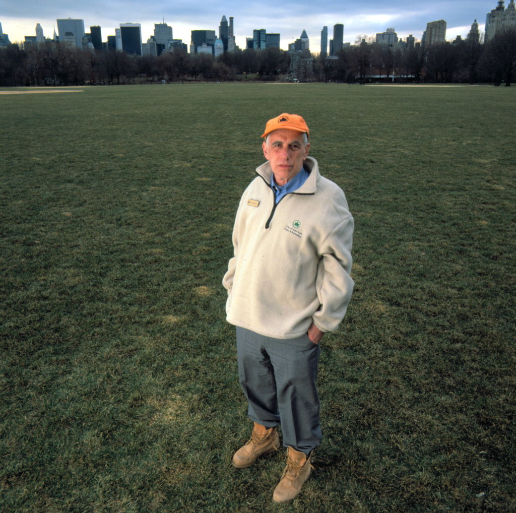 So, was it Henry Stern that relocated the Strangers’ Gate from 110th Street to 106th Street in the 1990s? Stern may have taken the secret to his grave when he died last year.  https://www.nytimes.com/2019/03/28/obituaries/henry-j-stern-dead.html