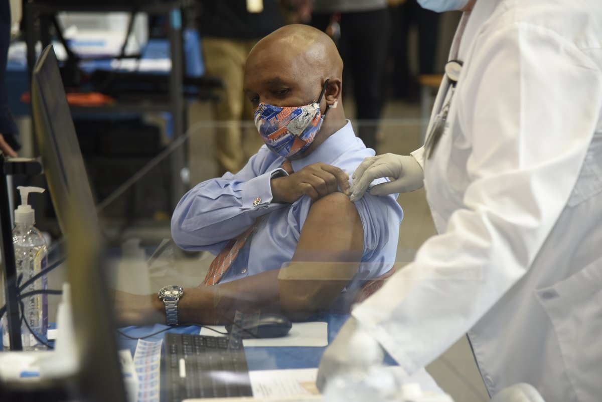 At 10:39 a.m., @UFJaxDeanHaley, a board-certified ER physician & CEO of @UFHealthJax, is thought to be the first in FL to be vaccinated. He was followed by other physicians, nurses, a pharmacist & more who give care in areas with patients with COVID-19. ufhealth.org/news/2020/uf-h…