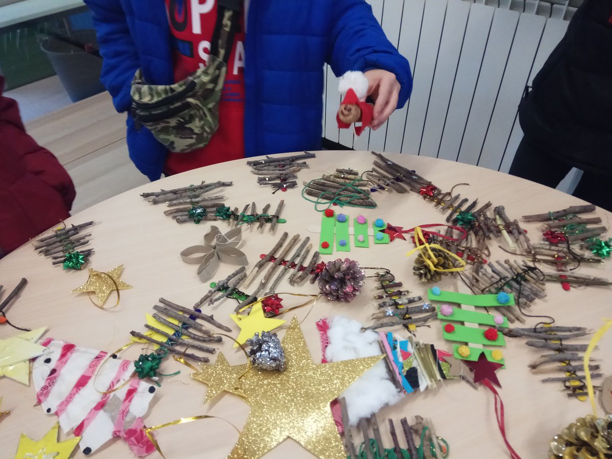pladelesvinyes's tweet photo. Mercat Solidari d'ornaments nadalencs per a la Marató 2020! #solidaritat #LaMaratoTV3 #totsjuntsfemescola https://t.co/Xo3uahhJDq