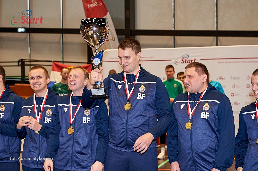 WislaKrakowBF's tweet photo. 📣 To może jeszcze raz, tak dla utrwalenia...

Zdobywcy 🏆 Pucharu Polski w #BlindFootball 2020!

📷 Galeria z turnieju: https://t.co/4gQg96vEH8

Fot. @Adrian72002816 /  @PZSNStart 

#WisłaKrakówBF https://t.co/YCzfQnUTOw