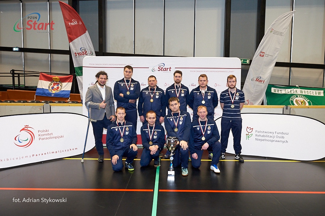 WislaKrakowBF's tweet photo. 📣 To może jeszcze raz, tak dla utrwalenia...

Zdobywcy 🏆 Pucharu Polski w #BlindFootball 2020!

📷 Galeria z turnieju: https://t.co/4gQg96vEH8

Fot. @Adrian72002816 /  @PZSNStart 

#WisłaKrakówBF https://t.co/YCzfQnUTOw